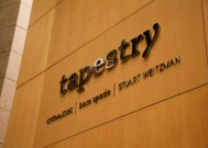 Tapestry将以1.05亿美元出售思缇韦曼品牌